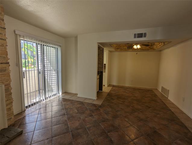 Foto del edificio - 7431 Holly Hill Dr