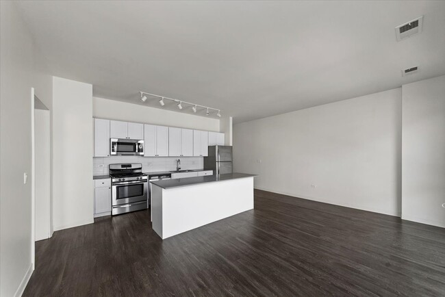 Foto del edificio - 830 N Milwaukee Ave