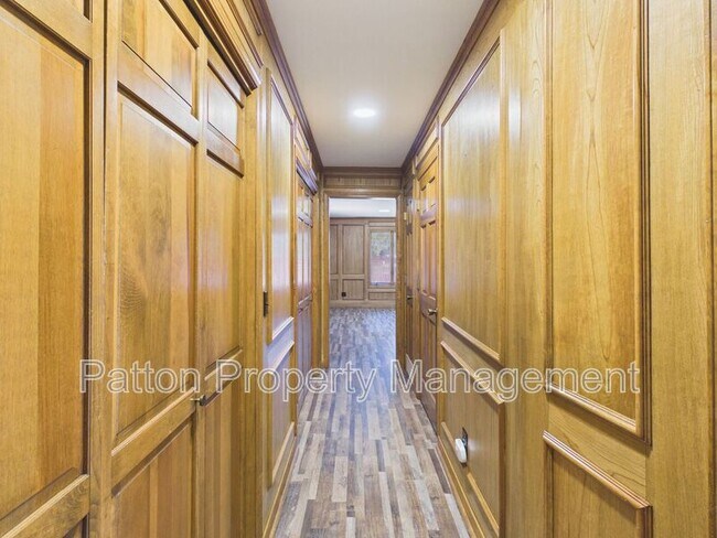 Building Photo - 6810 Montague Dr