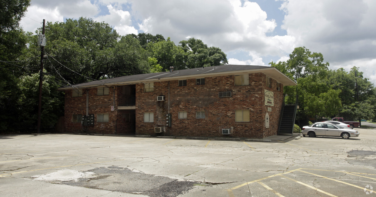 Primary Photo - Howell Place Apartments