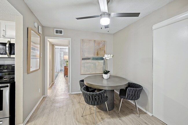 Foto del edificio - Lexington Apartment Homes
