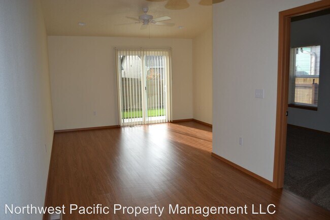 Building Photo - 630-630 Ecols St S
