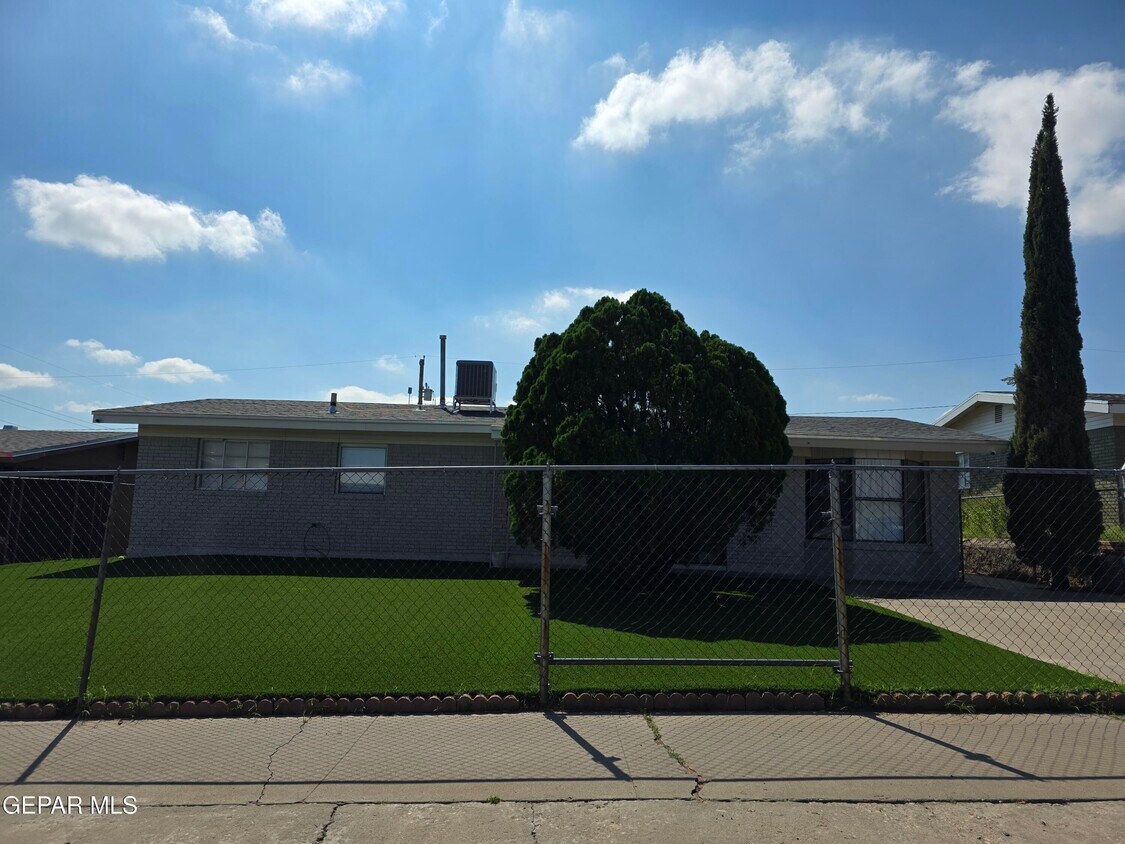 Foto principal - 3908 Hercules Ave