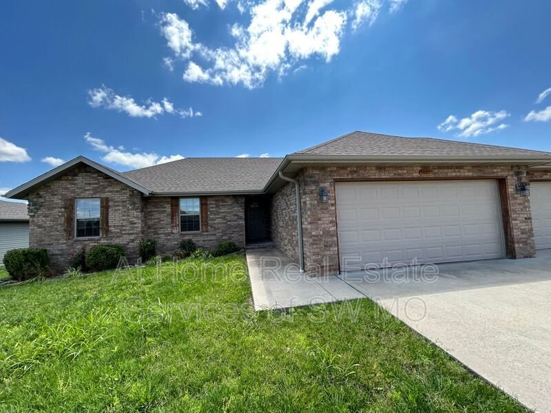 Foto principal - 1104 S Rome Ave