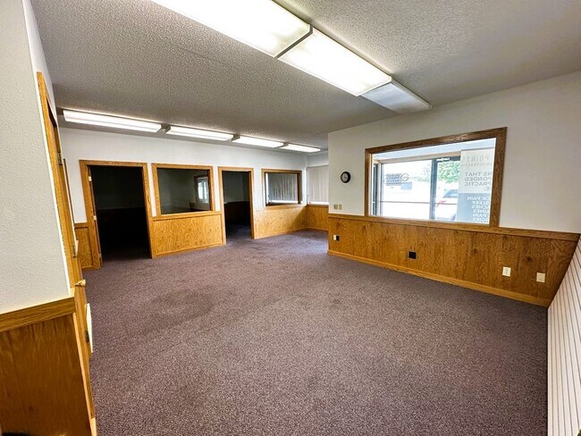 Building Photo - 332 E Ridgeway Ave