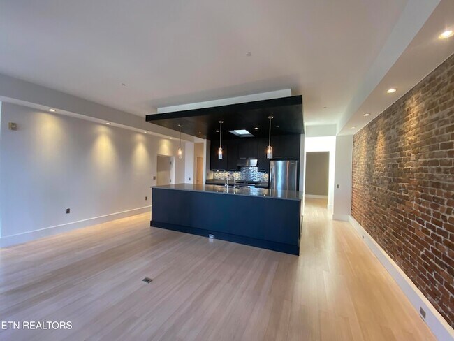 Foto del edificio - 106 W Summit Hill Dr SW