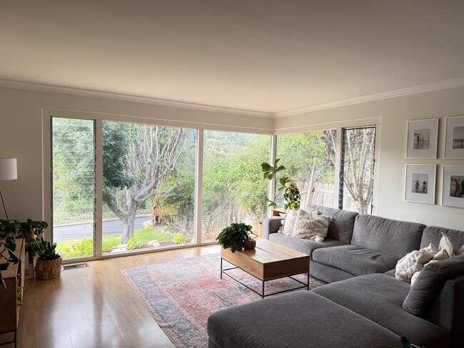 Living room - 2729 Palos Verdes Dr N