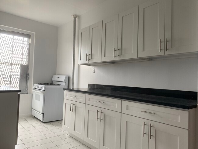 Foto del edificio - 226 W 242nd St