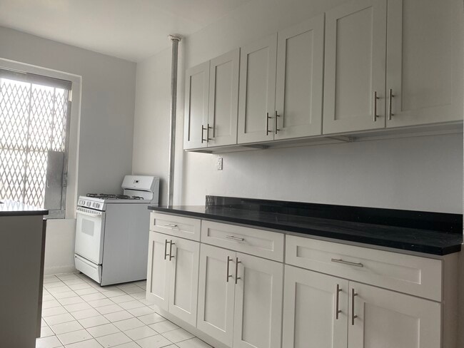 Building Photo - 226 W 242nd St