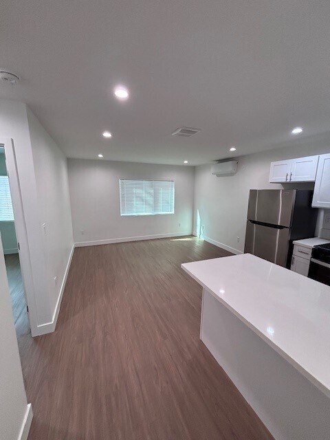 Foto del edificio - 205 1/2 W Colden Ave