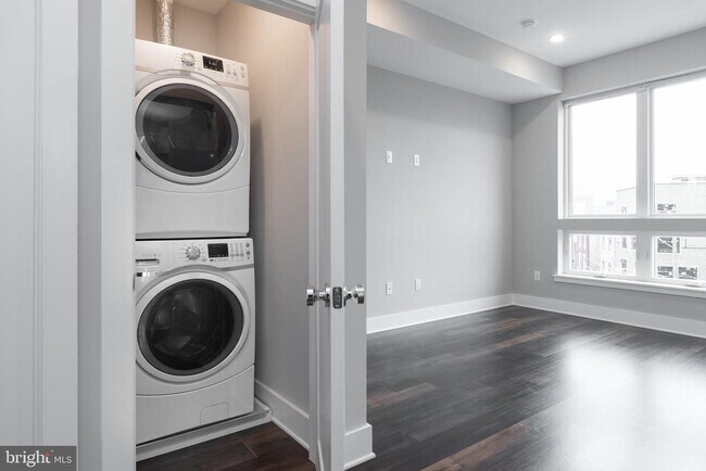 Foto del edificio - 1555 Ridge Ave
