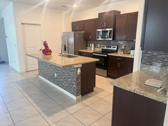 Foto del edificio - 2468 Timber Forest Dr