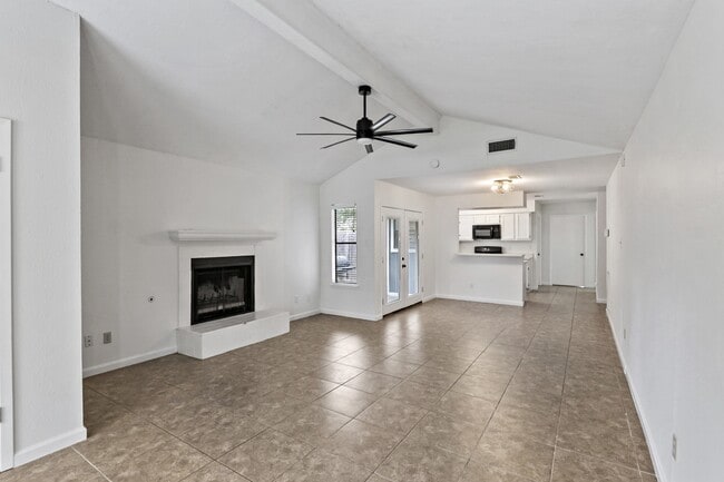 Building Photo - 2208 Lobo Dr