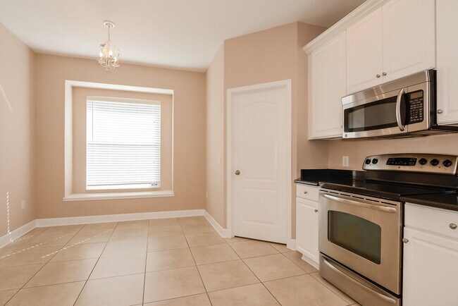 Building Photo - 7830 Grasmere Dr