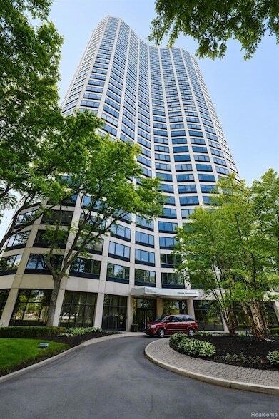 Building Photo - 5000 Town Center