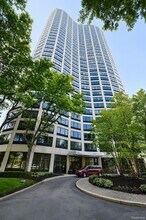 Building Photo - 5000 Town Center