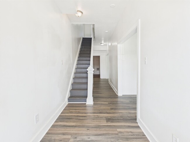 Building Photo - 1610 N 28th St