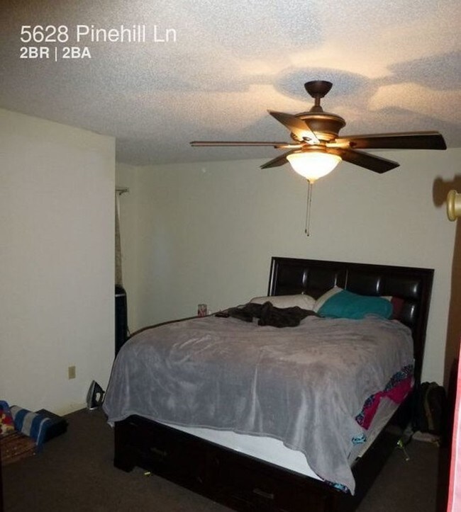 Foto del edificio - 5628 Pine Hill Ln