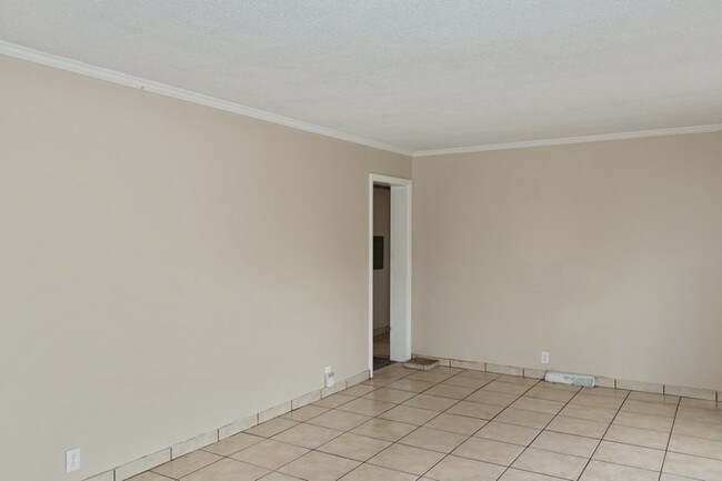 Building Photo - 1496 W 31st St