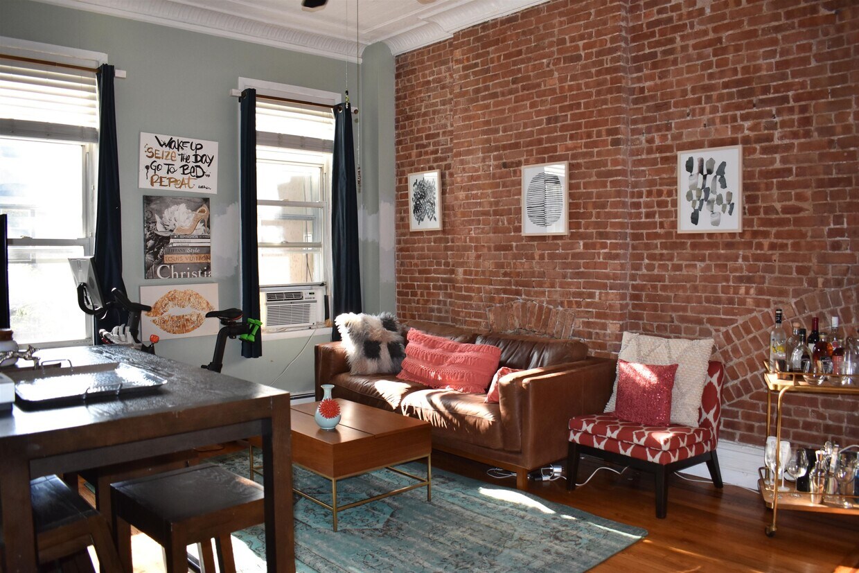 Foto principal - 832 Washington St