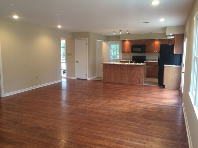 Foto del edificio - Charming 4 bedroom 2 bathroom home