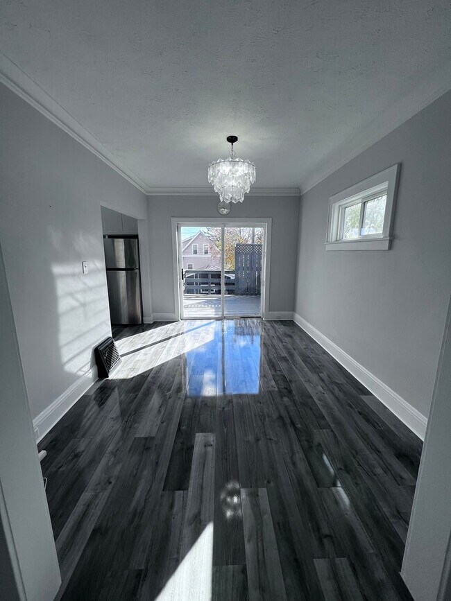 Foto del edificio - 610 E 8th St