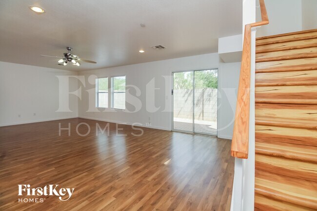 Building Photo - 8470 N Placita De La Manzana