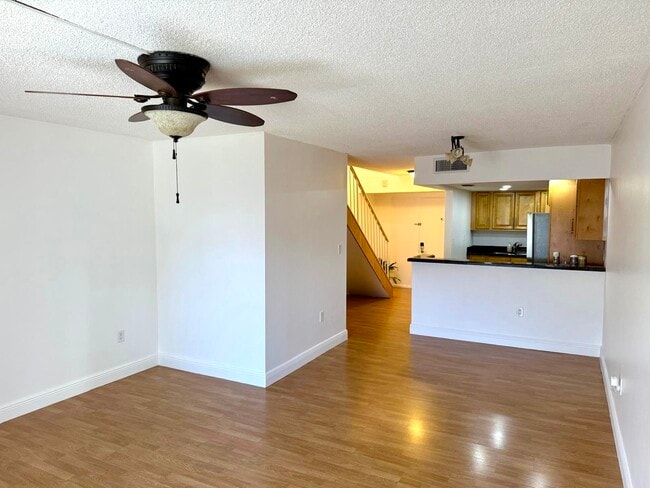 Building Photo - 9365 Fontainebleau Blvd