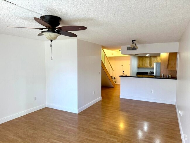 Building Photo - 9365 Fontainebleau Blvd