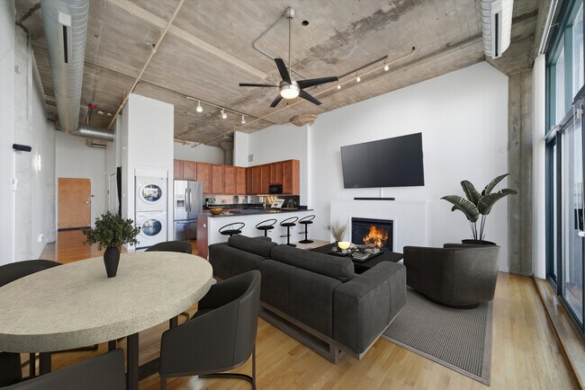 Foto del edificio - 1727 S Indiana Ave