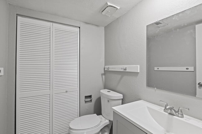 Foto del edificio - 3733 Brush Creek Dr