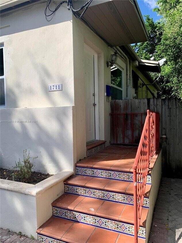Primary Photo - 1711 SW 21st Terrace