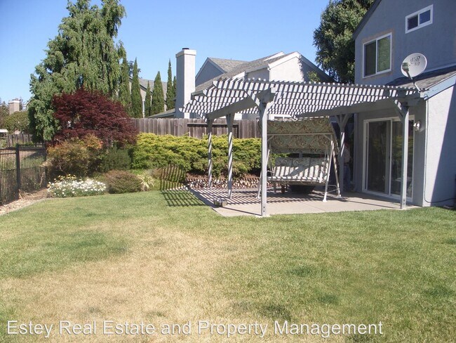 Building Photo - 4 br, 2.5 bath House - 570 Morning Glory