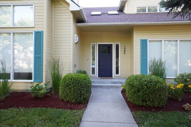 Foto del edificio - 1394 E Holly St