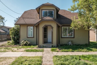 Building Photo - 566 W Ida St