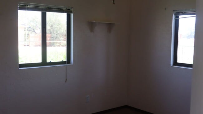 Building Photo - 10121 S Axe Head Dr