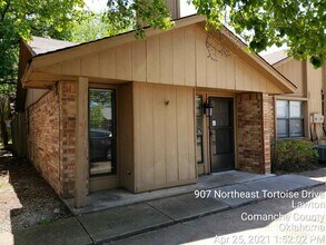 Building Photo - 907 NE Tortoise Dr