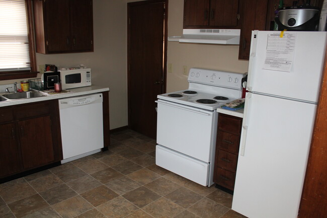 Kitchen - 3227 Claflin Rd
