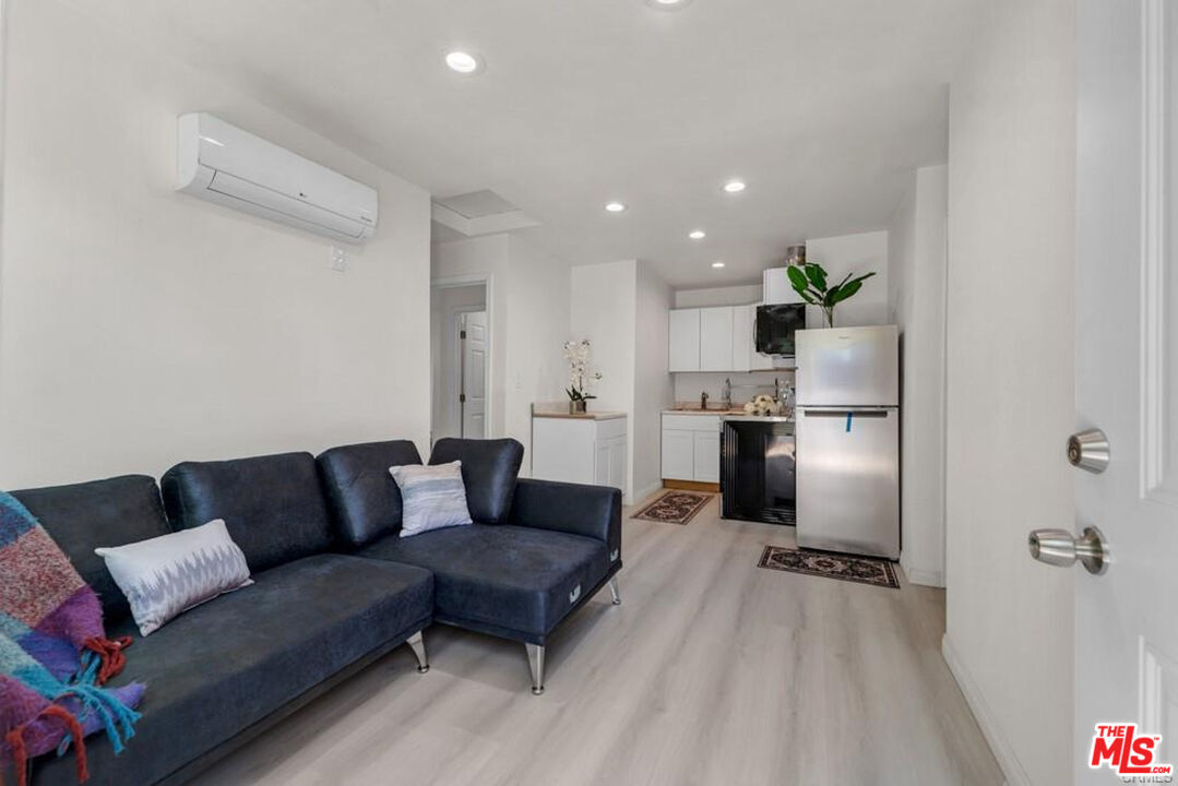 Foto principal - 7705 Baird Ave
