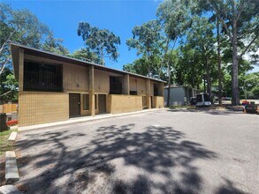 Building Photo - 702 SW 70th Terrace