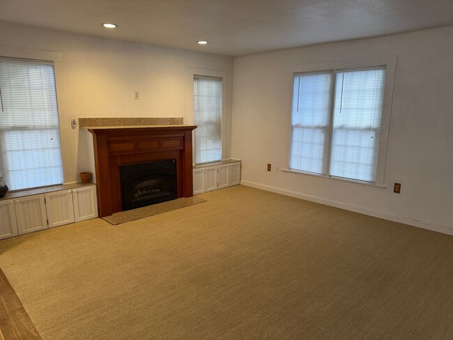 Building Photo - Beautiful 4-Bedroom Home on a Private, Treed Lot in North Ellensburg