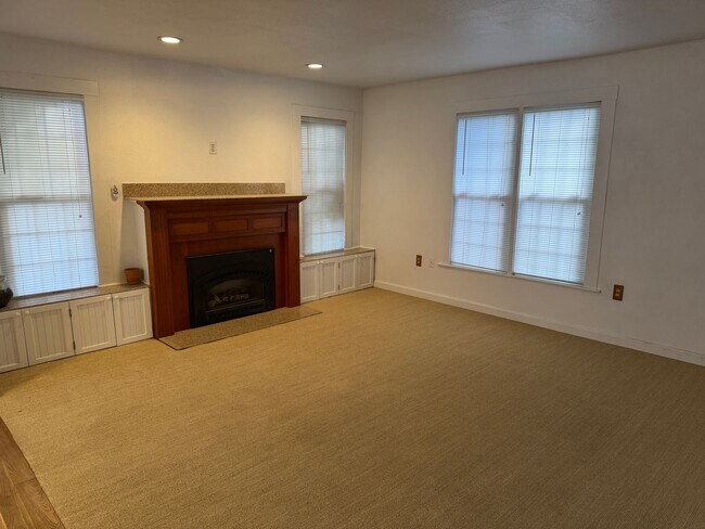 Foto del edificio - Beautiful 4-Bedroom Home on a Private, Treed Lot in North Ellensburg