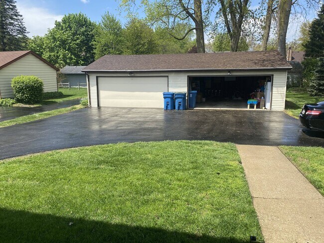 Building Photo - 6768 Woodlake