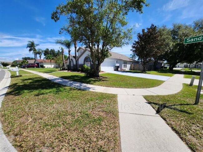 Foto del edificio - 819 Sandy Trail Pl