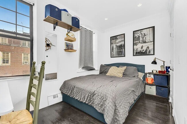 Foto del edificio - 326 E 4th St