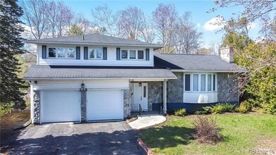 Building Photo - 218 Stanley St