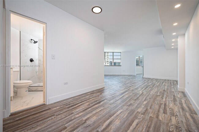 Foto del edificio - 801 Brickell Bay Dr