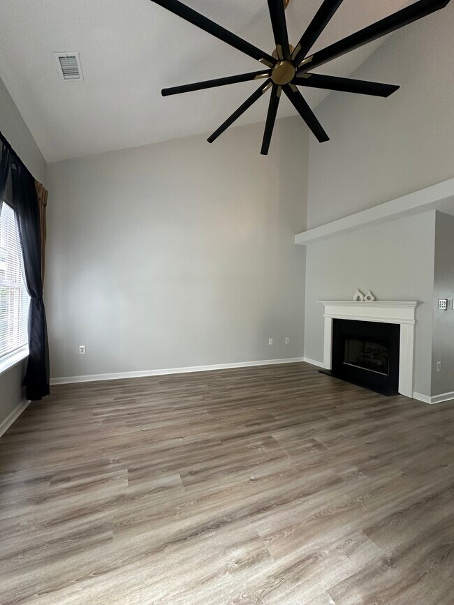 Building Photo - 12422 Bluestem Ln