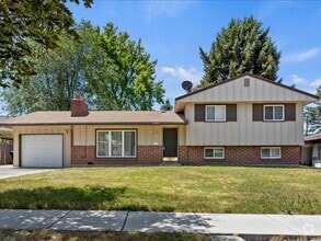 Building Photo - 1376 Greenfield Ave