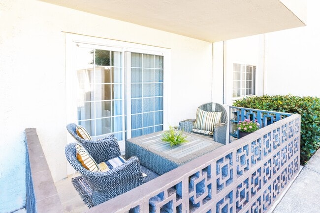 Building Photo - Courtyard Apartments